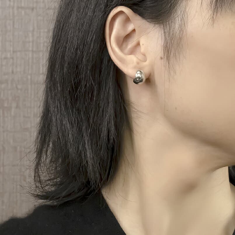 【最短発送】 プラチナ フープ ピアス 10ミリ 幅広 フープピアス レディース ペア pt900 リングピアス 地金 月甲 月形 三日月 両耳 thumbnail 3