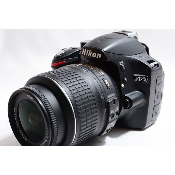 【中古】 ニコン Nikon D3200 レンズキット ブラック 美品 一眼レフストラップ付き 当店保証30日間 人気 ミラーレス 一眼レフ 交換レンズ カメラ
