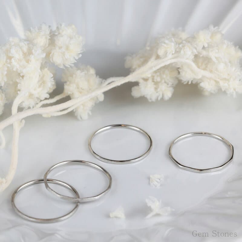 【24日から！お買い物マラソン！ SALE！】Fine Ring プラチナ Pt900 指輪 シンプルリング プラチナリング 華奢リング 極細リング 細リング ペアリング レディース シンプル 甲丸 艶消し 華奢 極細 ペア ピンキー 地金 プレゼント thumbnail 3