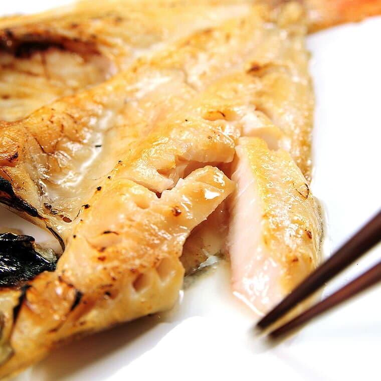 送料無料 お誕生日 ギフト お歳暮 プレゼント 白身のトロ のどぐろ 風呂敷包み 島根 近海地魚 祝い鯛 ( 蓮子鯛 ) のど黒 ( ノドグロ 赤むつ ) さば 沖ぎす 干物 銀だら さわら 銀鮭 西京みそ漬け セット 海鮮 ギフト 贈答 内祝い 海鮮 おつまみ お取り寄せ 味噌 西京味噌 thumbnail 2
