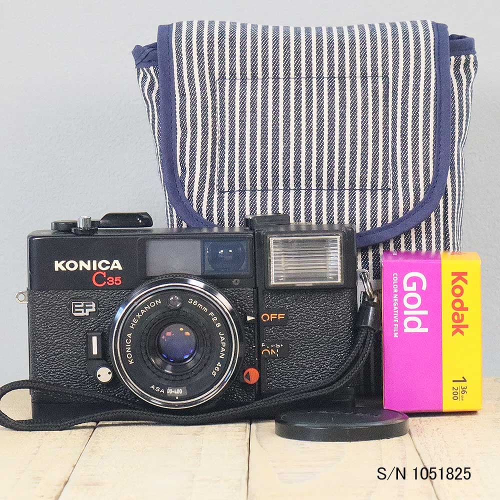 【整備済】【保証付 】　コニカ　KONICA C35 EF　S/N 1051825（ケース・フイルム付セット）　フィルムカメラ　フイルムカメラ　【中古】