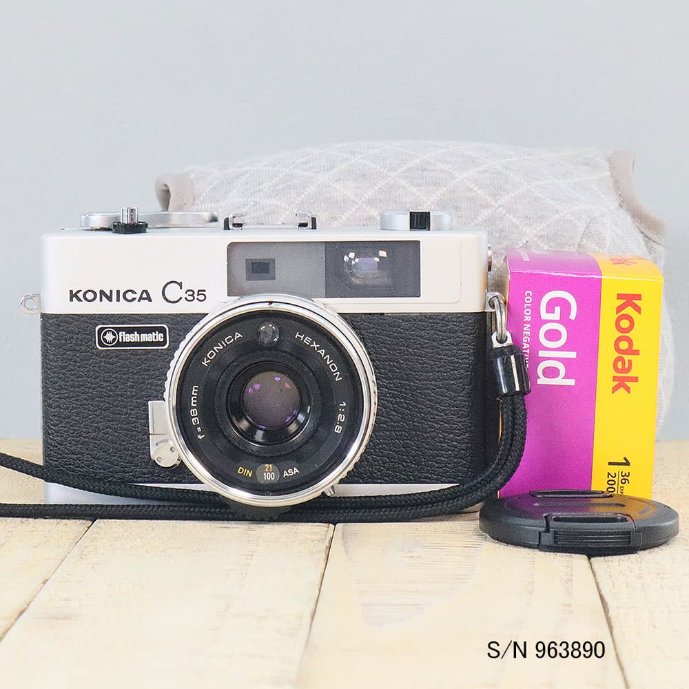 【整備済】【保証付 】　コニカ　KONICA C35 Flashmatic　S/N 963890（ケース・フイルム付セット）　フィルムカメラ　フイルムカメラ　【中古】
