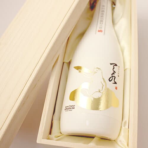 日本酒 ギフト プレゼント 純米大吟醸 【あまみずamamizu】720ml 男性 女性 旦那 義父 上司 新潟 誕生日 内祝い お返し 結婚祝い おすすめ おしゃれ 記念品 お祝い 手土産 贈り物 高級 お酒 送料無料