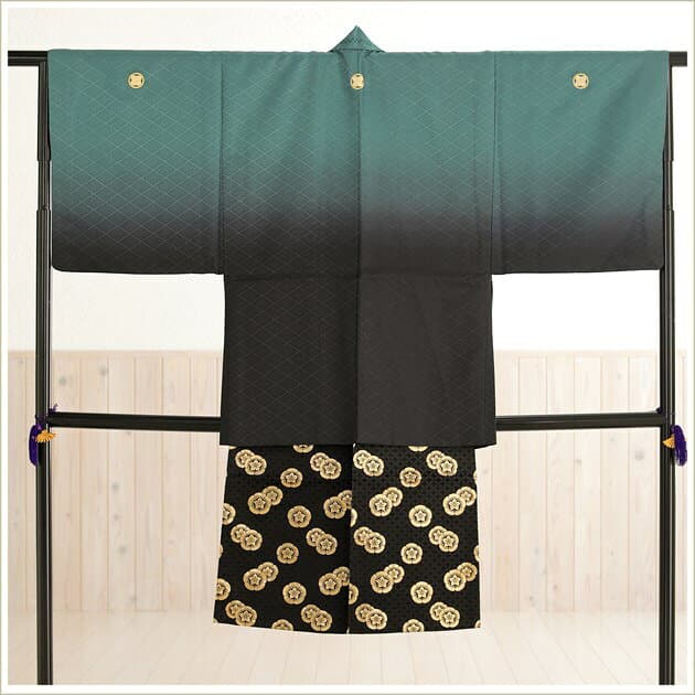 男性着物 紋付袴レンタル 卒業式 小学校 小学生 結婚式 mo823-4 着物レンタル 160cm前後 メンズ フルセット 羽織袴 袴レンタル かっこいい おしゃれ モダン 人気 貸衣装 kimono 前撮り イベント 和服「緑ぼかし武田菱×白地着物」【レンタル】 thumbnail 2