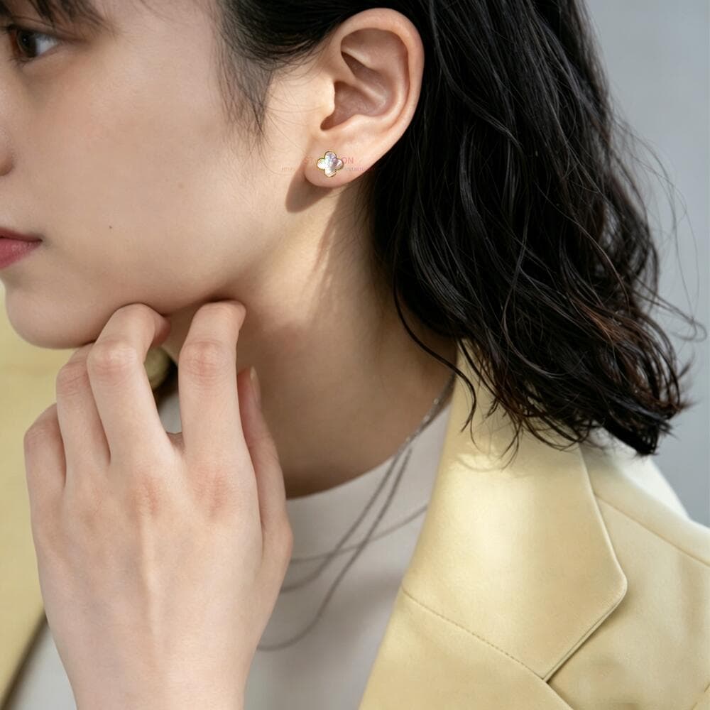 期間限定★ピアス2点で15％OFF★クローバー ピアス マザーオブパール 天然石 ピアス 白蝶貝 ピアス 金属アレルギー対応 シェルピアス レディース イヤリング フォーマル 高見え 選べるカラー ストーン スタイリッシュで大人可愛い プレゼント おすすめ ギフト 送料無料 thumbnail 3