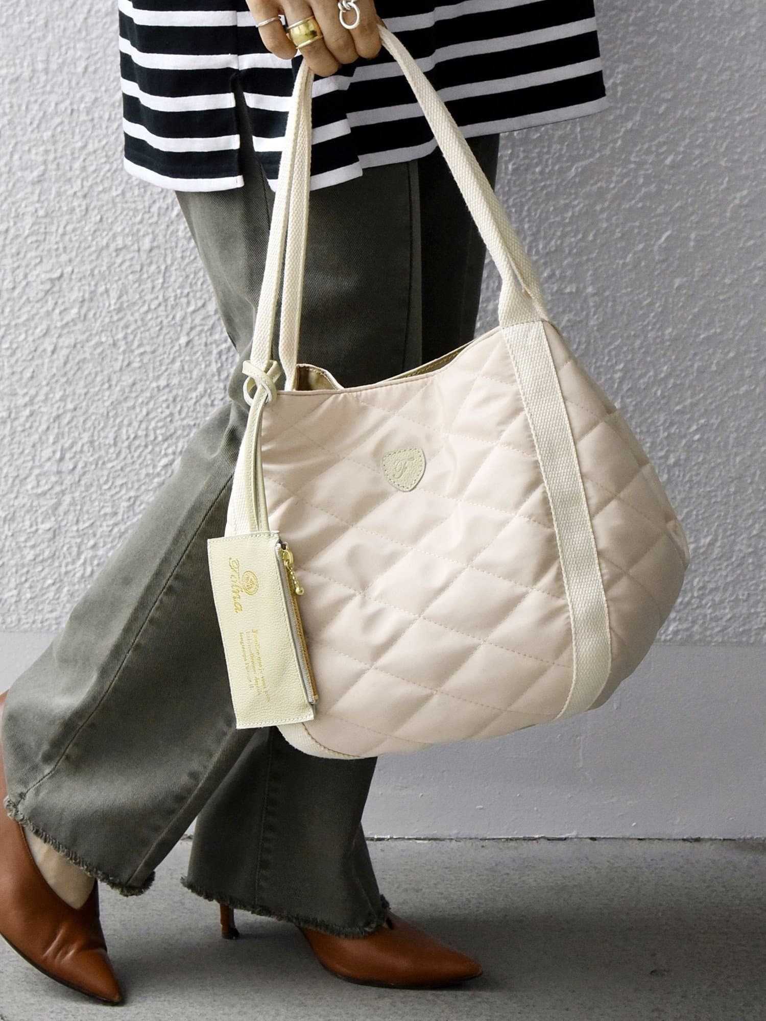 SHIPS any 【WEB限定/SHIPS any別注】Folna: 2WAY キルティング バッグ シップス バッグ トートバッグ ネイビー ホワイト ブラック ブラウン ベージュ グレー グリーン【送料無料】 thumbnail 3
