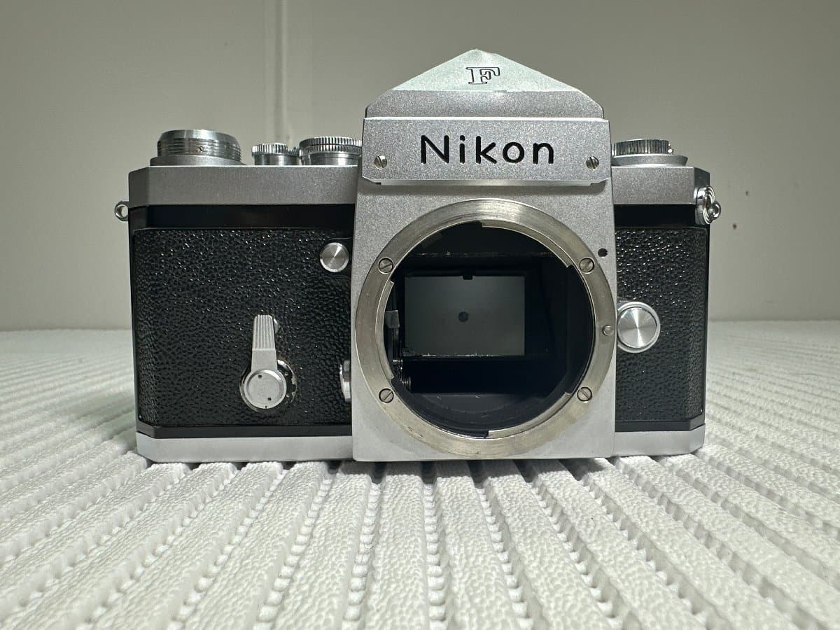 ♪【Nikon ニコン F アイレベル シルバー フィルムカメラ ボディ 一眼レフ シリアル704番台 メカニカル クラシックカメラ 】OK22791 — 1/10