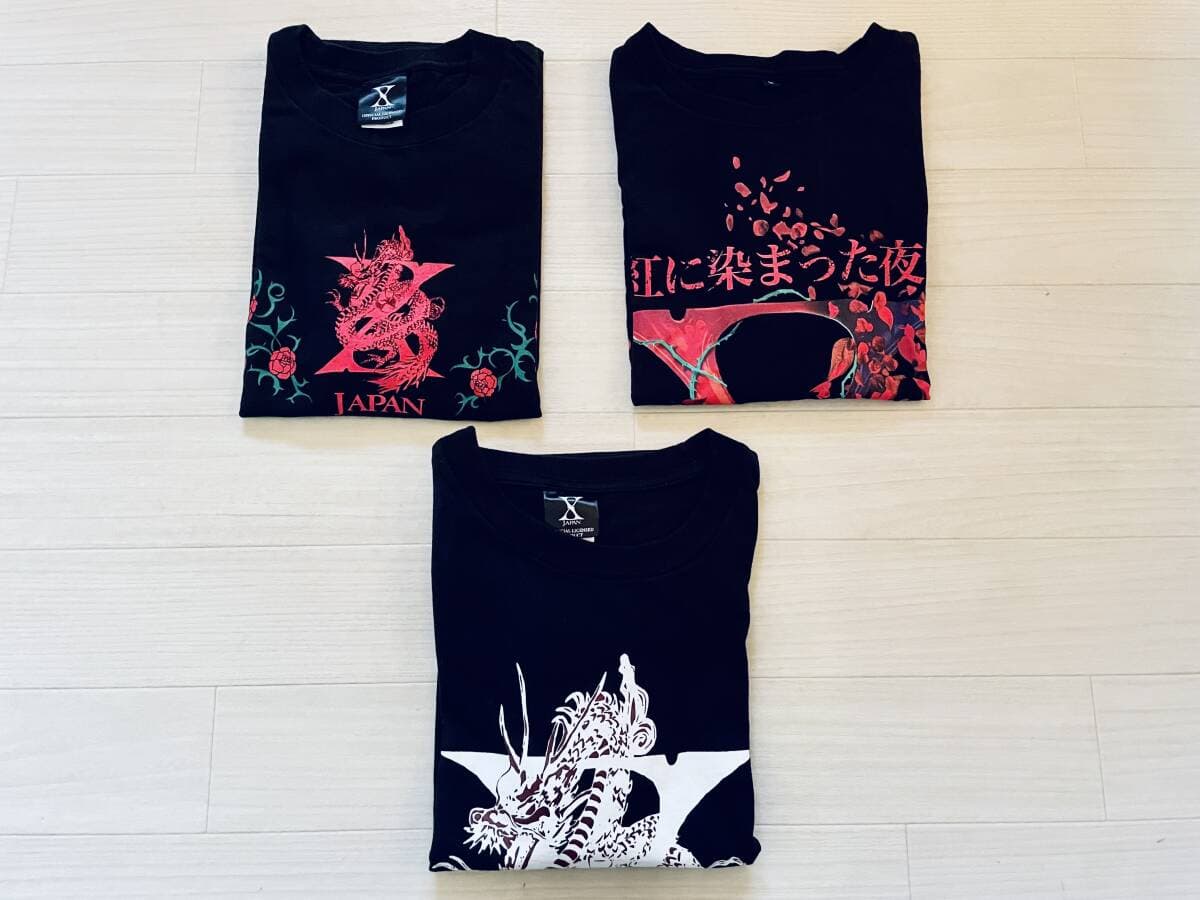 X JAPAN D⑮ Tシャツ 3枚セット 2018 紅に染まった夜 1枚・2010 WORLD TOUR YOKOHAMA 2枚 美品 グッズ ロックバンド hide yoshiki — 1/3