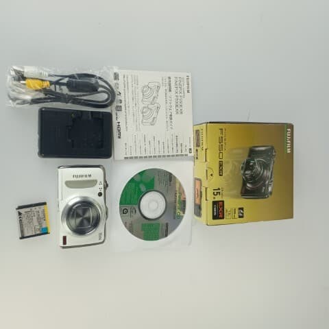 FUJIFILM FinePix F550EXR White コンパクトデジタルカメラ デジカメ — 1/10
