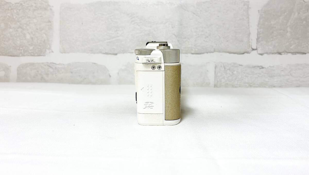 PENTAX ミラーレス一眼 Q ホワイト — 1/7