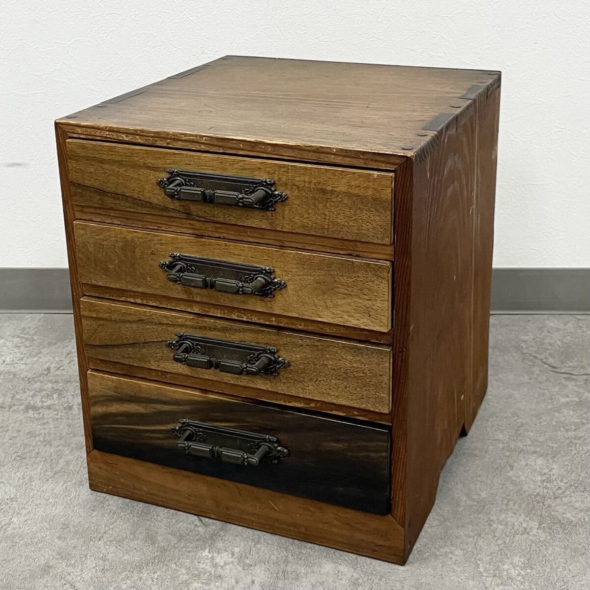 SNT1525 昭和レトロ 木製 4段 小引き出し 収納 小箪笥 和家具 古家具 小物入れ — 1/8