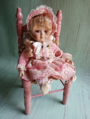 Delton ヴィンテージ コレクティブルドール 27Z 美麗なドレス付き チェア付き 海外 即決 — 1/10