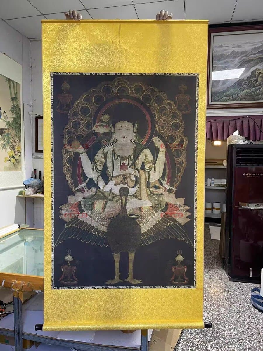 孔雀明王像 仏画 高精細複製 仏教美術 絹本 絹布画芯 掛軸 掛物 未表装 — 1/6