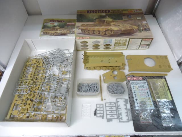 DRAGON ドラゴン プラモデル 1/35スケール キングタイガー ヘンシェル砲塔 ドイツ軍 戦車 ミリタリー 軍用車両 ジャンク 現状品 — 1/3