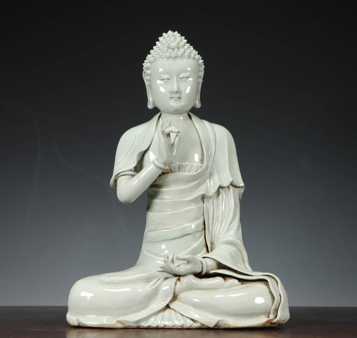 【日本橋古美術】宋「湖田窯 青白磁 釈迦牟尼仏坐像 重量1823g」景徳鎮窯 影青釉 白磁 仏像 如来像 陶磁仏 仏教美術 古陶磁 — 1/9