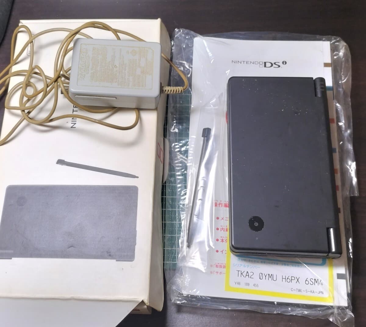 Nintendo DSi 本体 動作品 箱付き ブラック 初期化済み ニンテンドー 任天堂 DS ゲーム機 携帯 — 1/7