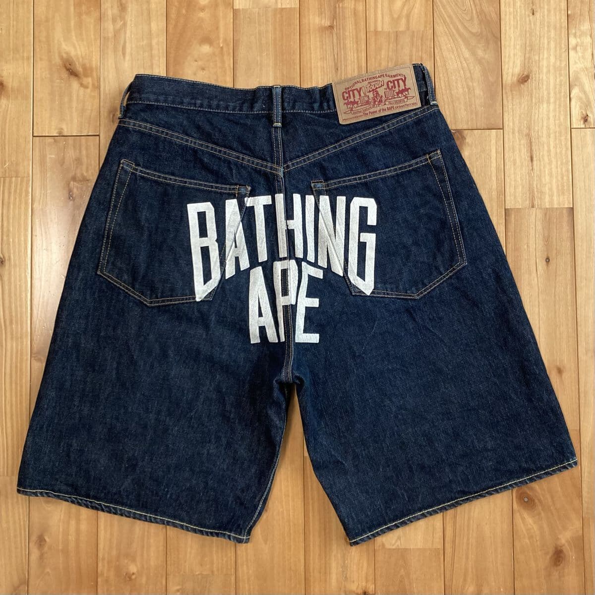 BAPE NYC LOGO デニム ハーフパンツ Mサイズ a bathing ape Denim Shorts マイロ デニム エイプ ベイプ ショーツ NIGO yd71 — 1/8