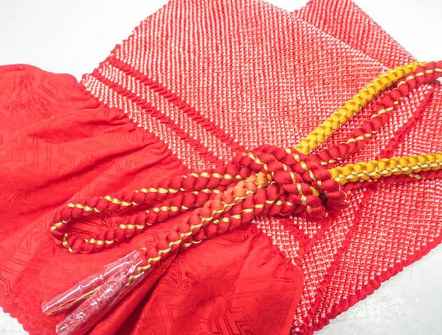 《京都一輝堂》【着物】和装小物 帯揚げ帯締めセット 帯揚 帯締 振袖用 総絞り 丸組 金糸 24w-5842 — 1/6