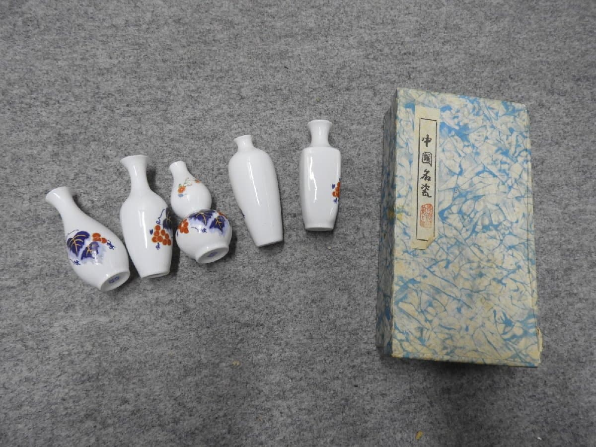 中国 ミニチュアサイズ 花瓶 5個入り 形さまざま 箱つき(5241) — 1/5